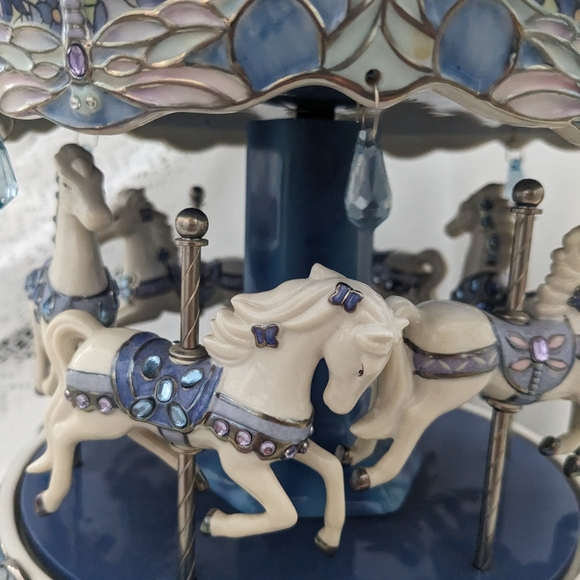 Dream Dancers illuminated Musical Carousel Ardleigh-Elliott 74469 signed as is - Picture 10 of 12